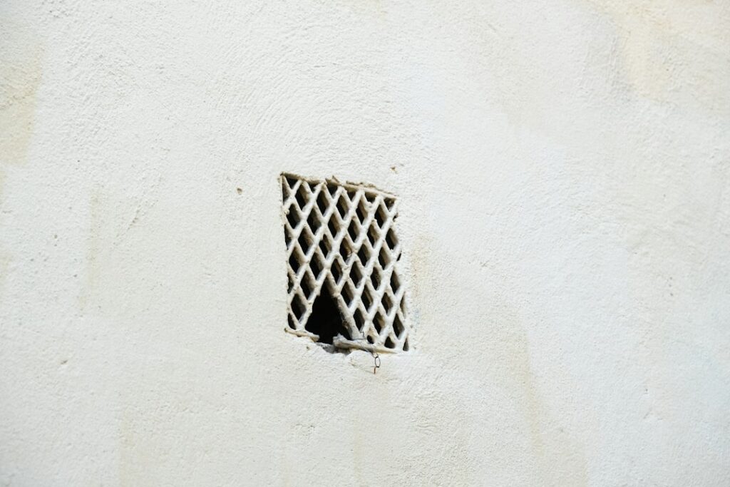 Riparazione di un piccolo foro nel muro