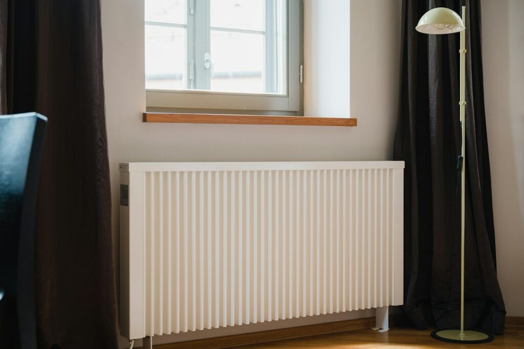 Termosifone domestico in una stanza
