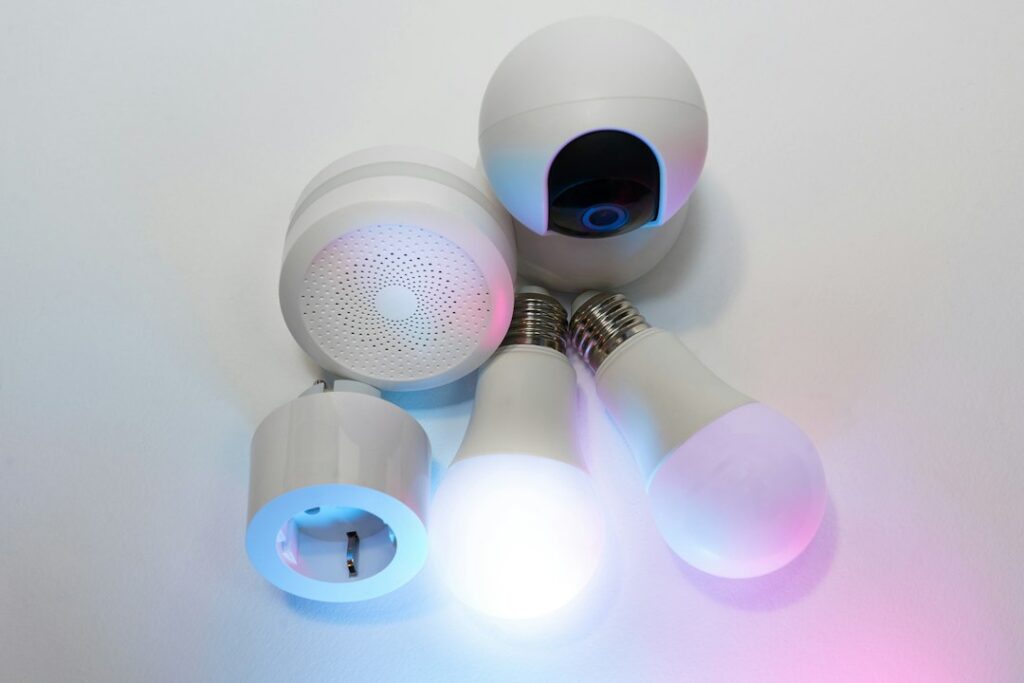 Lampadina LED accesa usata per diagnosticare un lampeggio anomalo