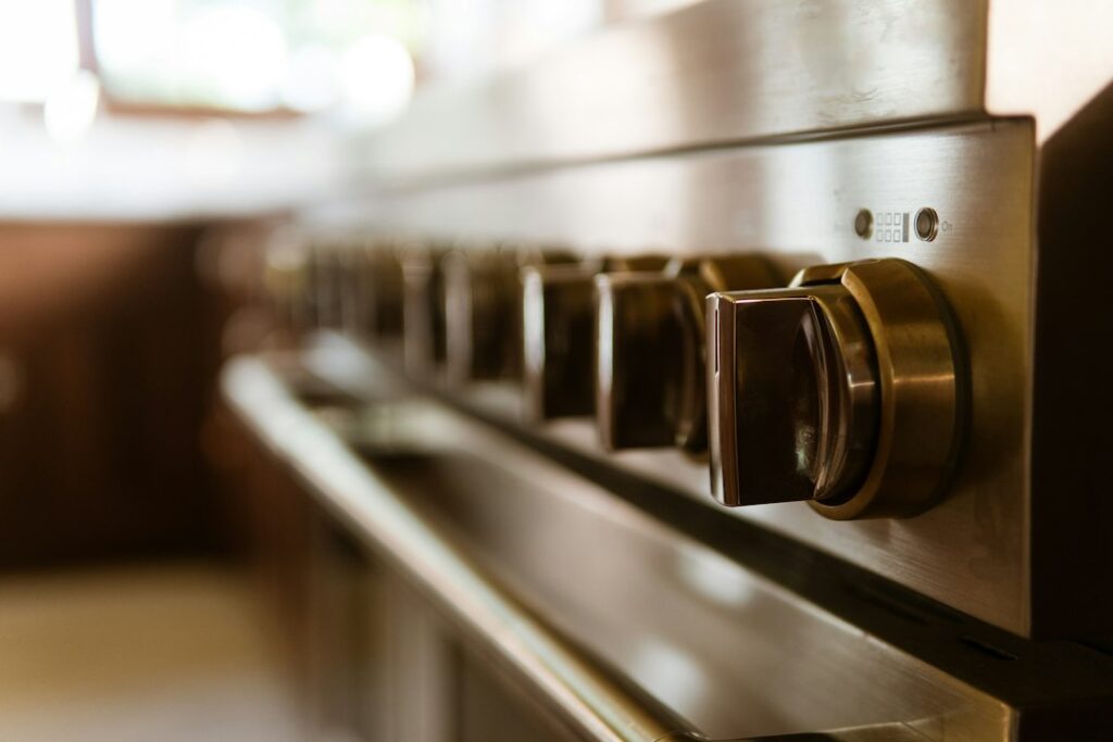 Porta di un forno da cucina vista frontalmente