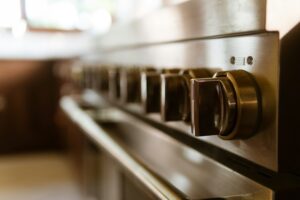Porta di un forno da cucina vista frontalmente