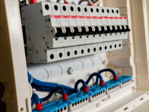 Interruttori differenziali e magnetotermici in un quadro elettrico domestico